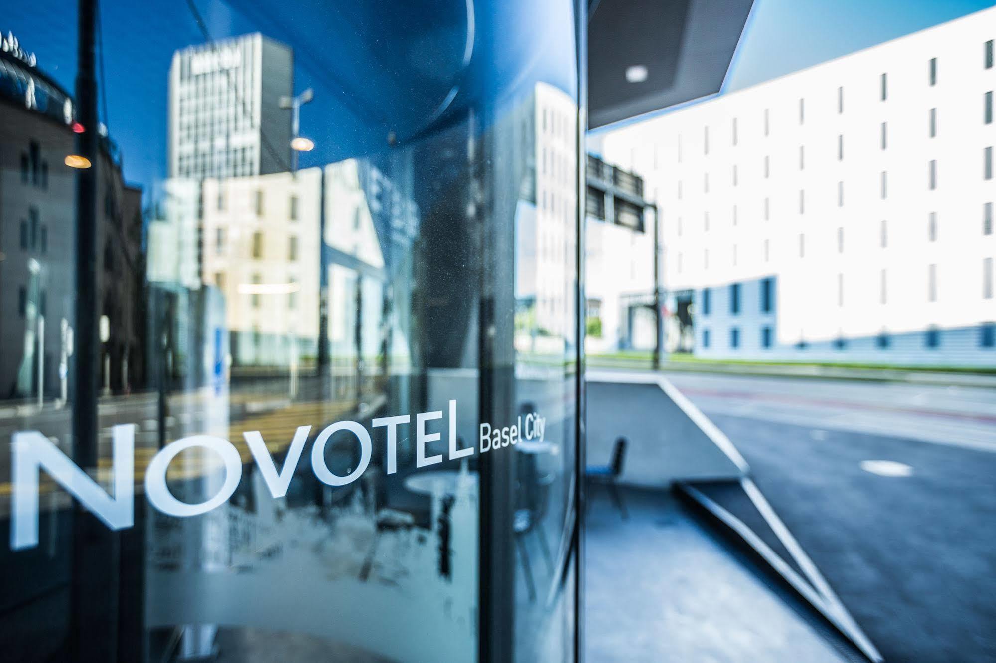 Novotel Basel City Екстер'єр фото