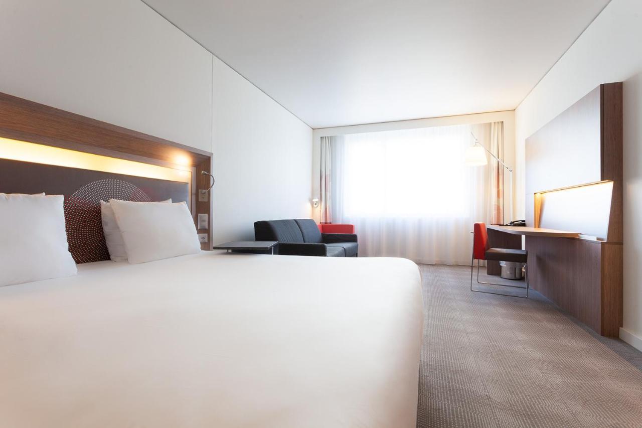 Novotel Basel City Екстер'єр фото